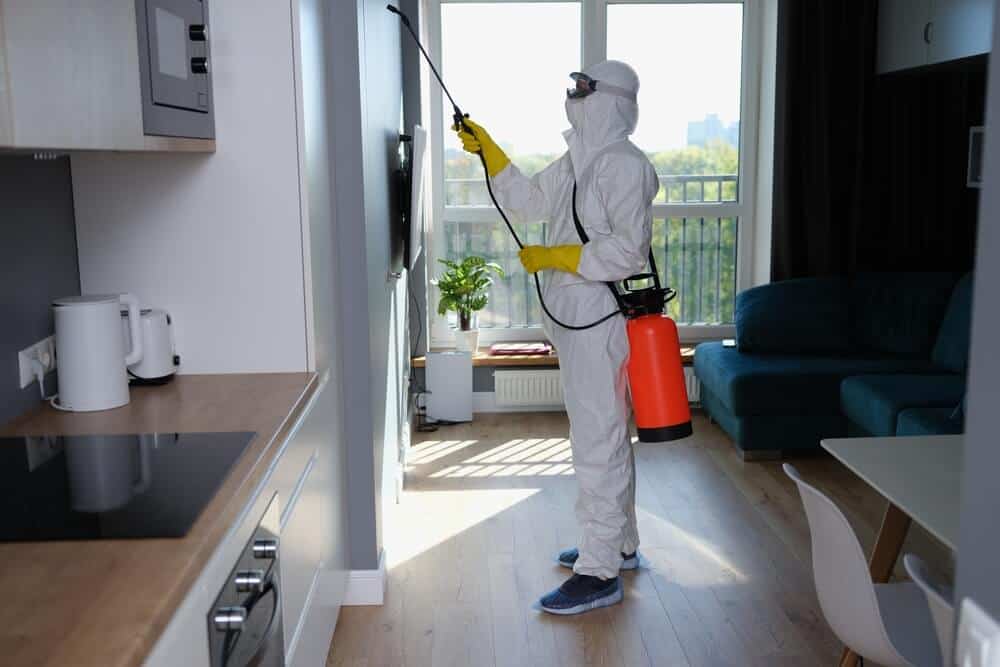 biohazard cleanup technicians